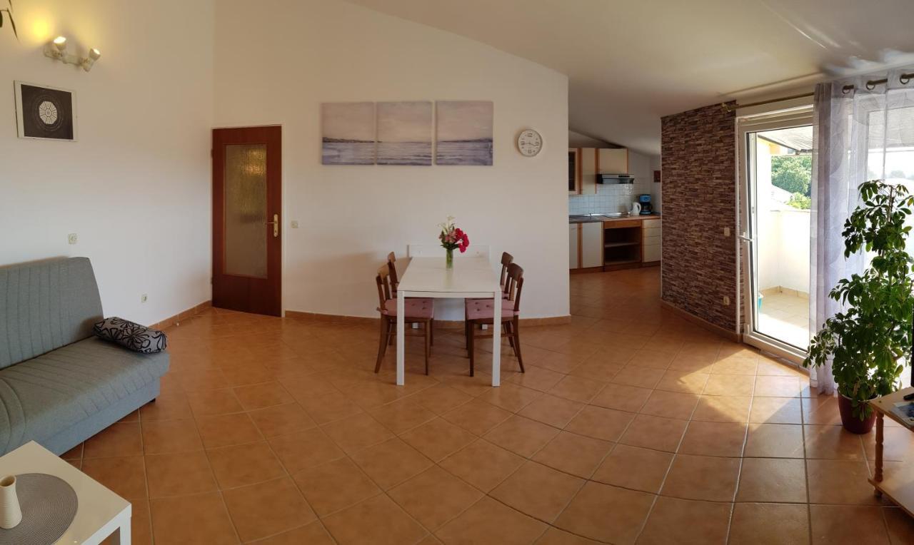 Apartments Lori Porec Esterno foto