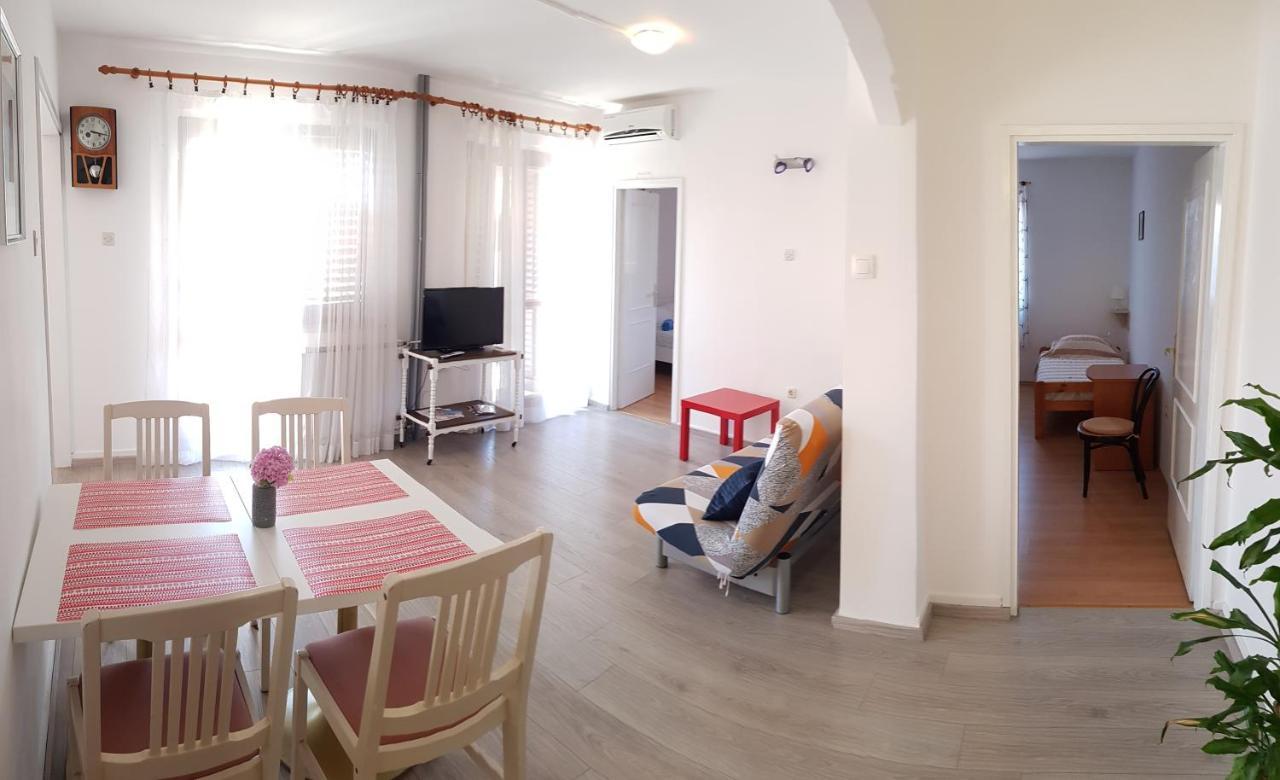 Apartments Lori Porec Esterno foto