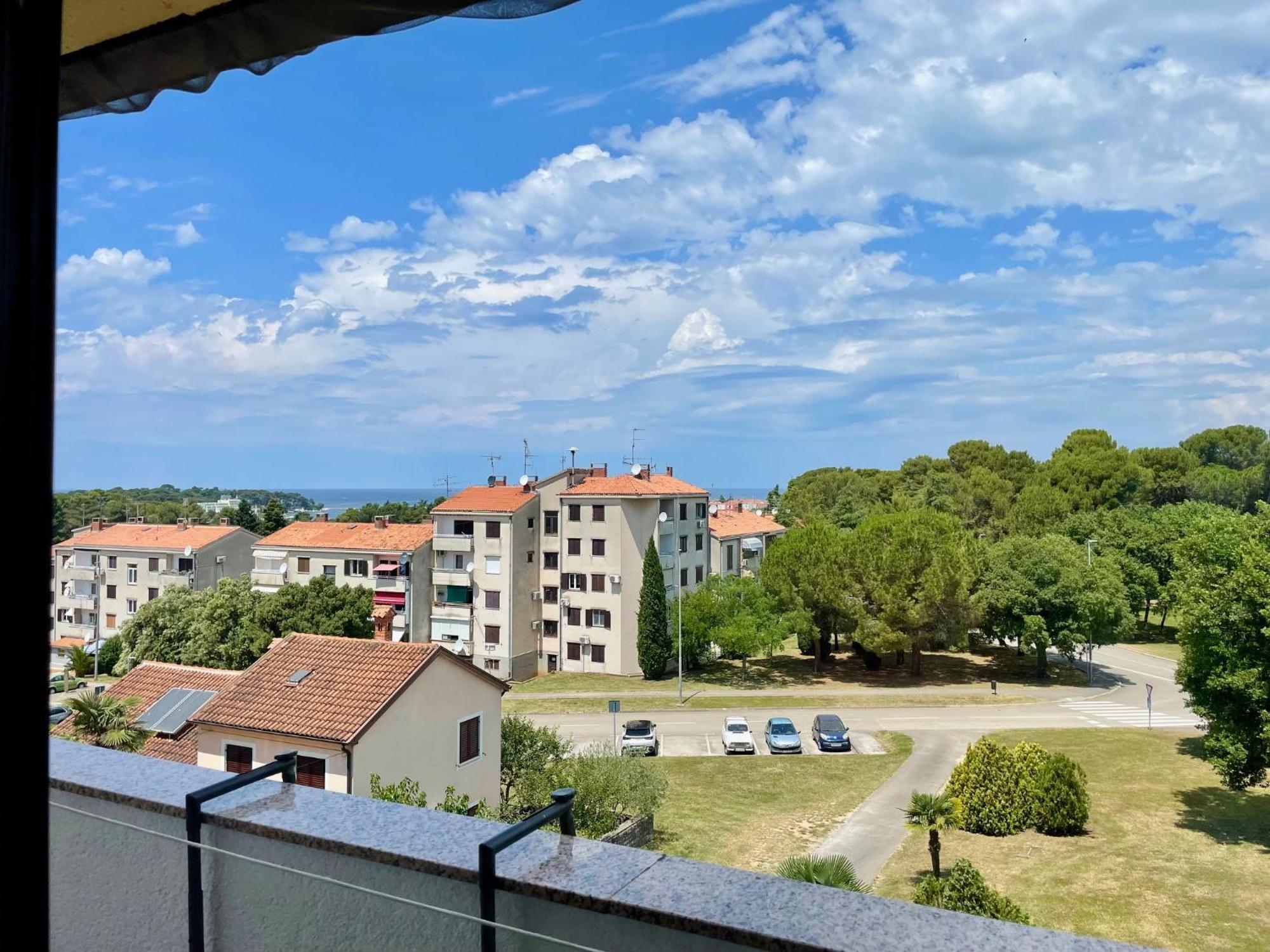Apartments Lori Porec Esterno foto
