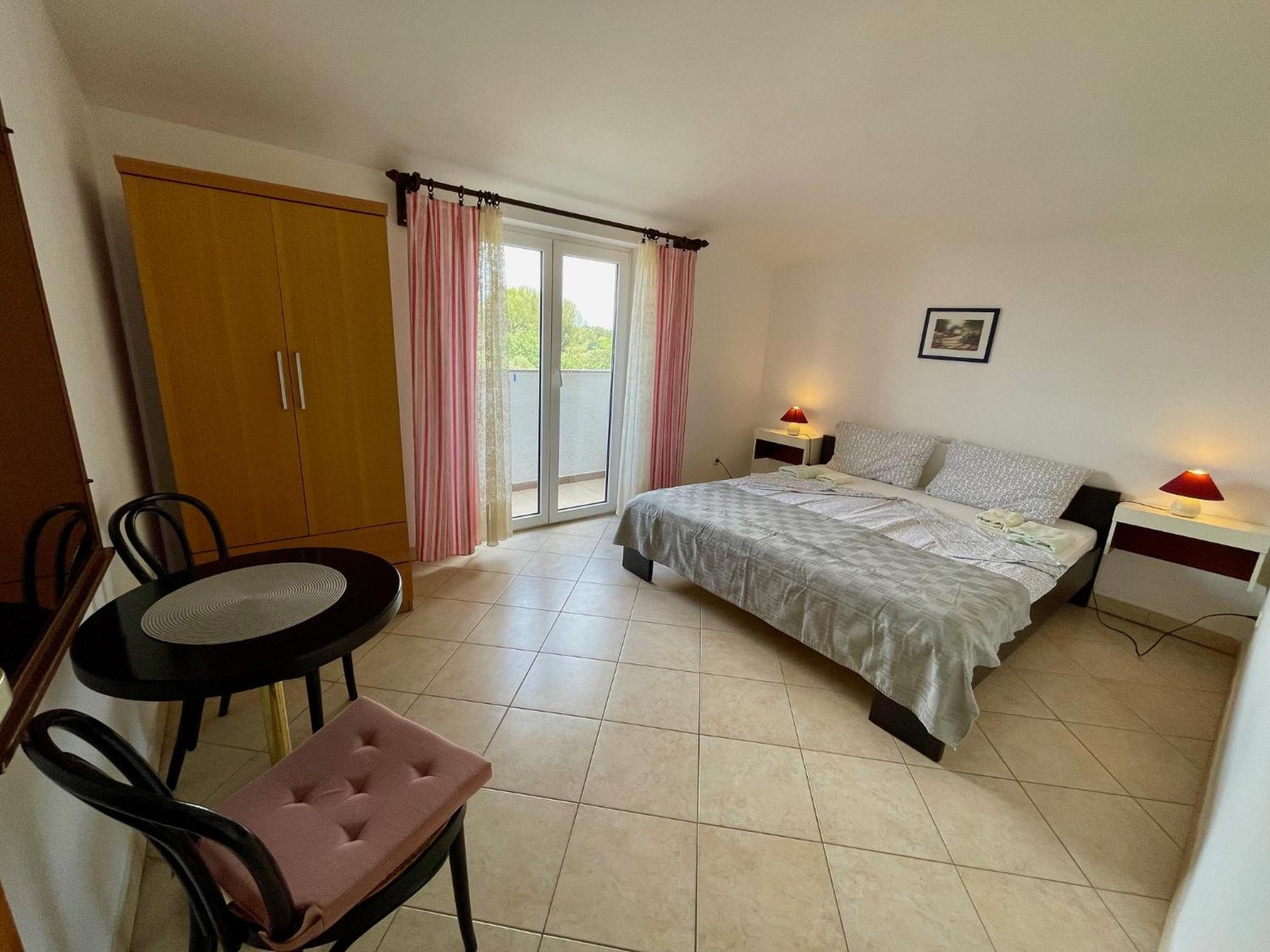 Apartments Lori Porec Esterno foto